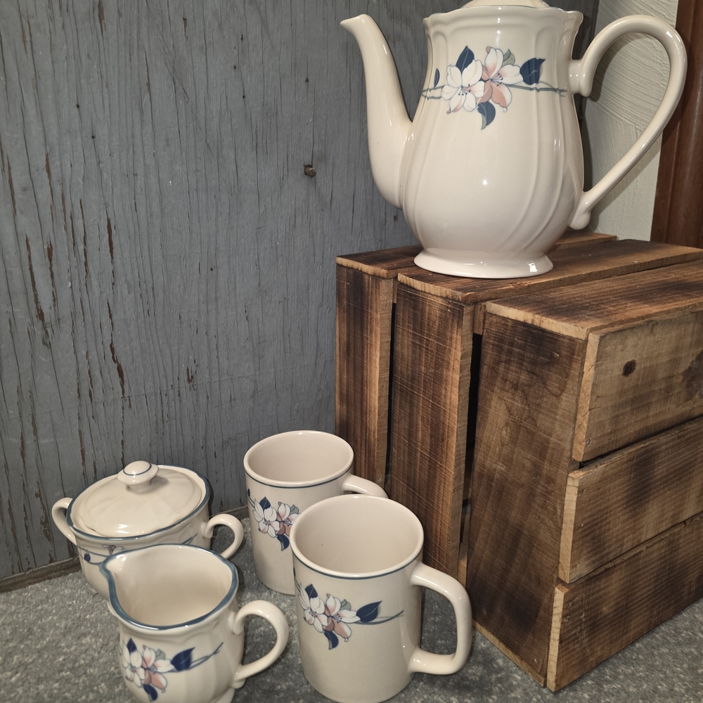 7 Pc Epoch Apple Blossom Tea/Coffee Set
